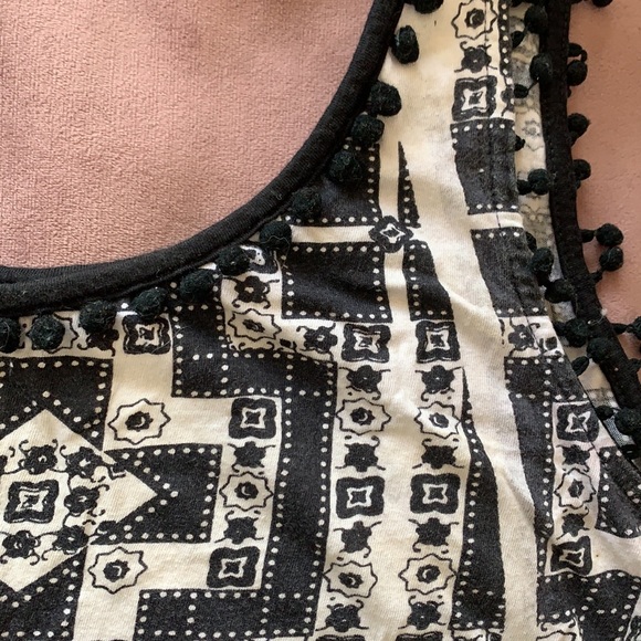 🤩2 for $20 Topshop crop top with pompom details - Picture 2 of 3